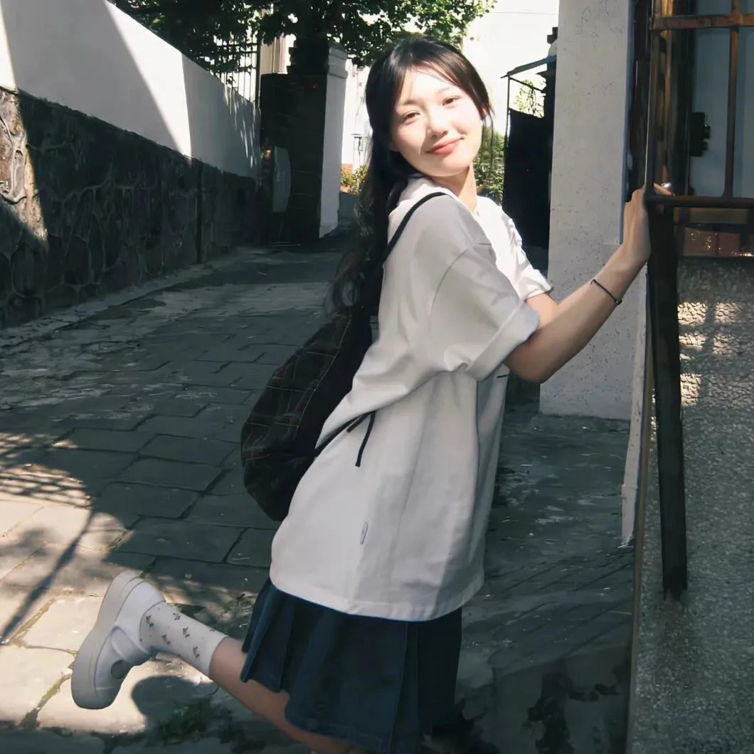 跳舞的红色公交